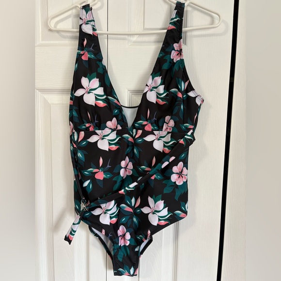 Floral bathing suit - Picture 1 of 2